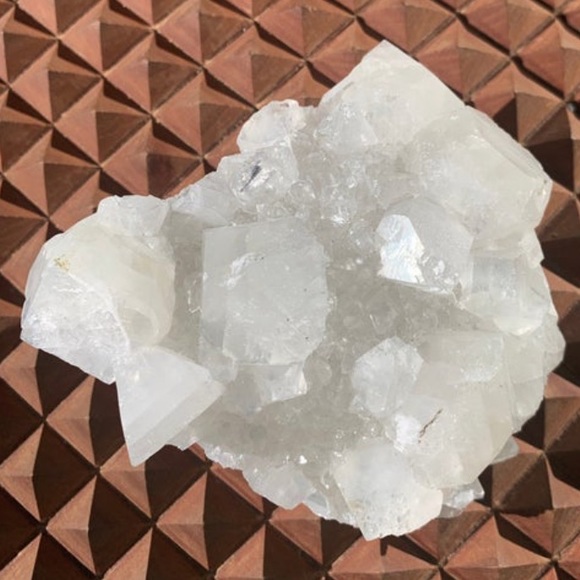 Gnome Crystal, Apophyllite Cluster, Face Shapes - Picture 9 of 9